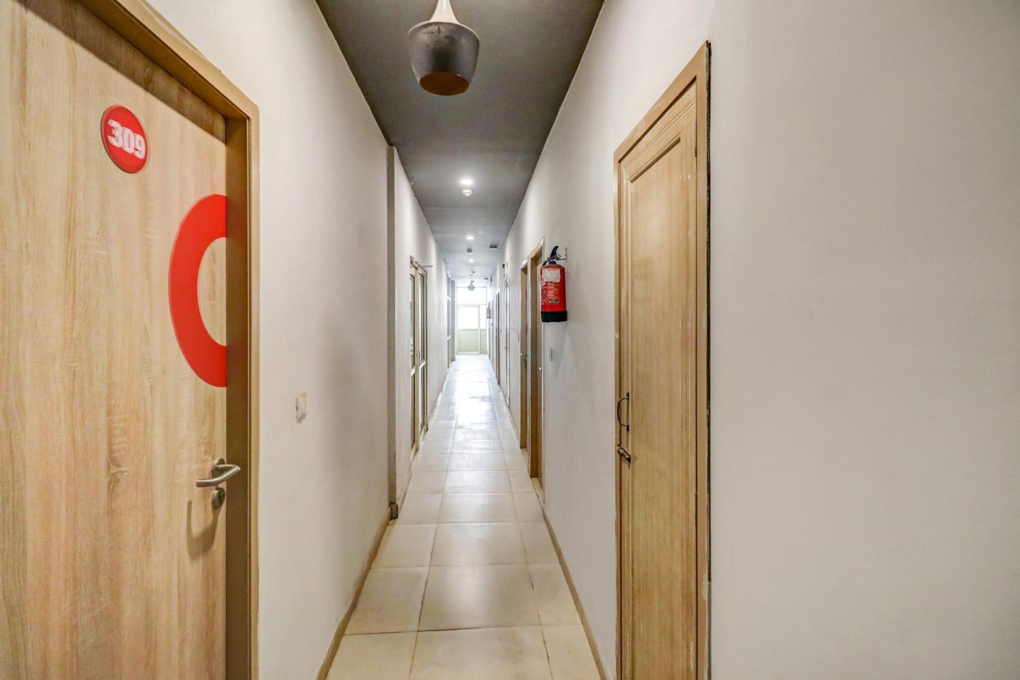 Hotel O Jps Grand Hotel Nové Dillí Exteriér fotografie